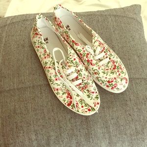 ❌❌❌SOLD❌❌❌H&M floral sneakers NWOT